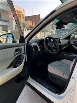 نيسان روج